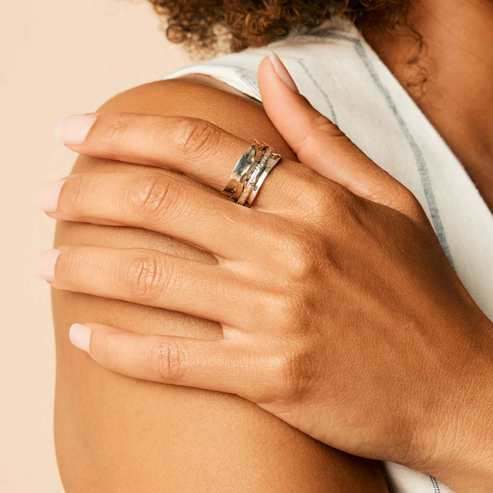 Woman wears Aura Magic spinner ring
